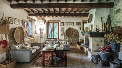 Whispering Walls Apartment in Umbria