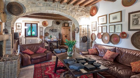 Whispering Walls Apartment in Umbria