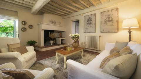 Chestnut Charm Apartment in Lucca