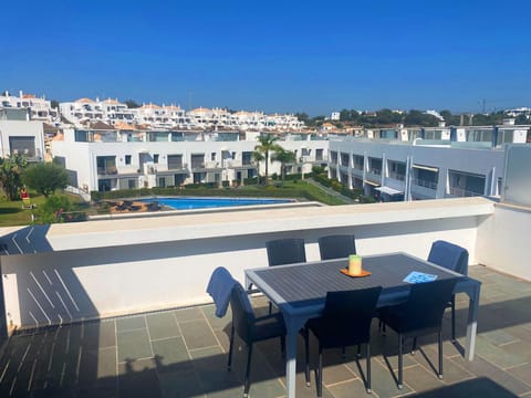 So Scarlet Apartment in Tavira