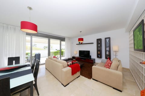 So Scarlet Apartment in Tavira