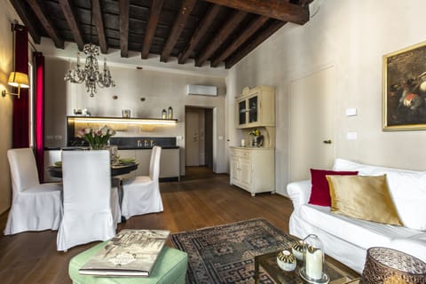 Oak & Ruby Apartment in Venice