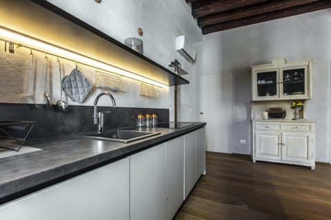 Oak & Ruby Apartment in Venice