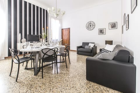 Rialto Rhythms Apartment in Venice