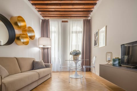 Venetian Gold Apartment in San Marco