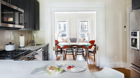 The Trimmed Walls Townhouse in Manhattan