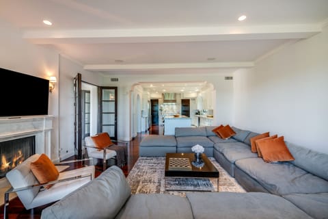 The Art of Cool Condominio in Studio City