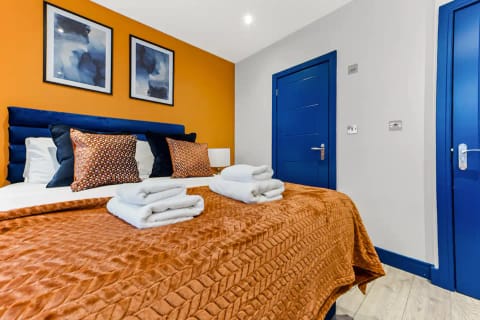 Tangerine River Apartment in London Borough of Richmond upon Thames