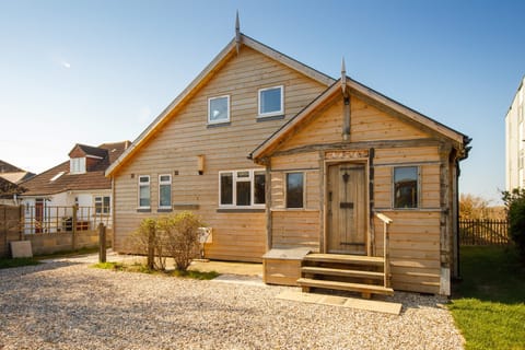 Pebbles & Wood Apartment in Chichester District