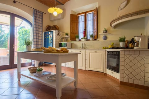 Blushing Pink  Apartment in Tuscany