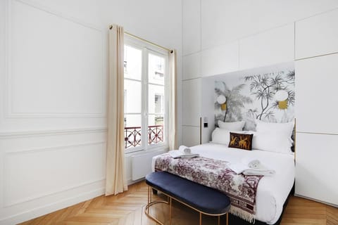 Parisian Sapphire Apartment in Paris