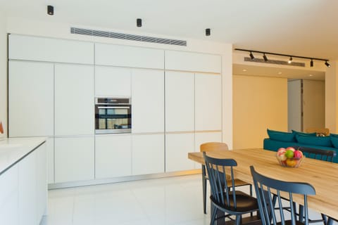 Sunflower Chic Apartment in Tel Aviv-Yafo