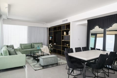 The Towering Sunshine  Apartment in Tel Aviv-Yafo