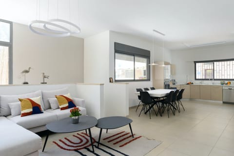 Dressed to Impress Apartment in Tel Aviv-Yafo