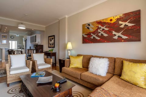 Red Crown Crane Apartment in Funchal