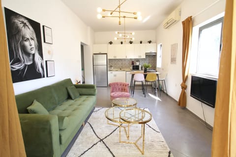 Full of Possibilities Condo in Tel Aviv-Yafo