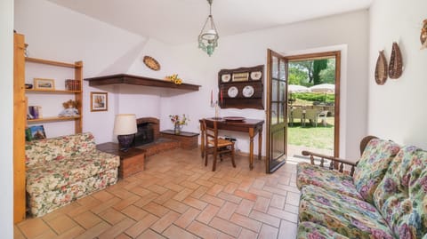 A Flickering Candle Apartment in Tuscany