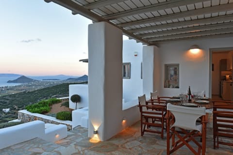 Lunar Horizon Apartment in Paros, Greece