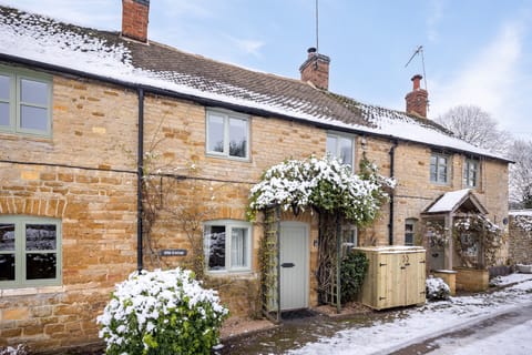 Cottage Charm Apartment in West Oxfordshire District