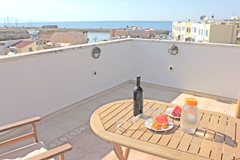 Venetian Owl Apartment in Chania