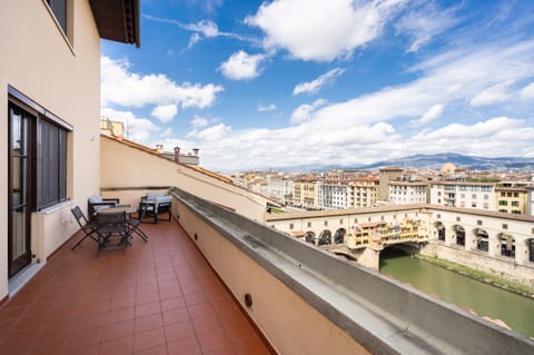 Across the Arno  Apartment in Florence