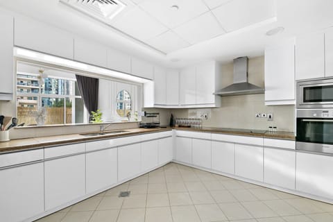 Marina Glitz Apartment in Dubai