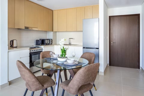 Reflecting Light Apartment in Dubai