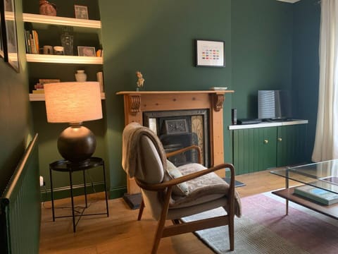 Edwardian Chic Apartment in Cardiff