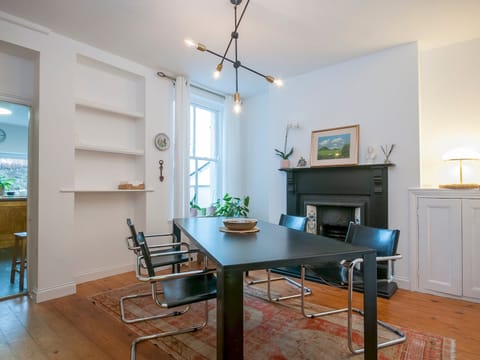 Edwardian Chic Apartment in Cardiff