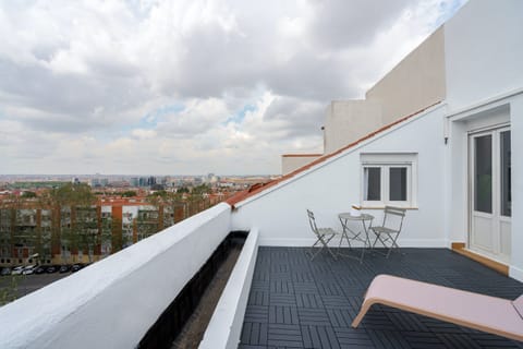 Rooftop Palms Apartment in Madrid