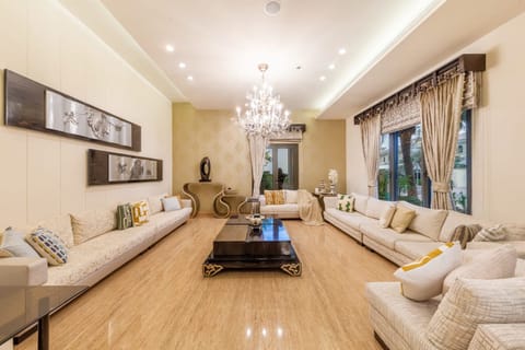 Palm Palace Apartment in Dubai