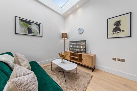 A West London Perspective Apartment in Kingston upon Thames