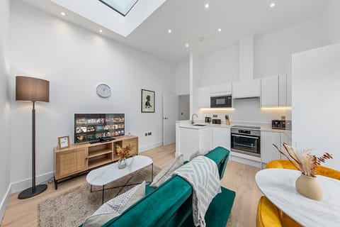 A West London Perspective Apartment in Kingston upon Thames