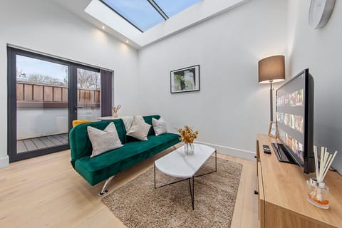 A West London Perspective Apartment in Kingston upon Thames