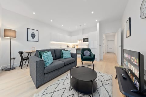 Thames Sunrise Apartment in Kingston upon Thames