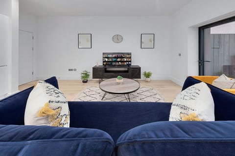 Curve of the River Apartment in Kingston upon Thames