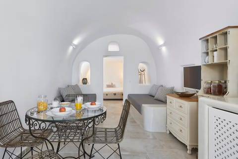 Santorini Escape Apartment in Oia