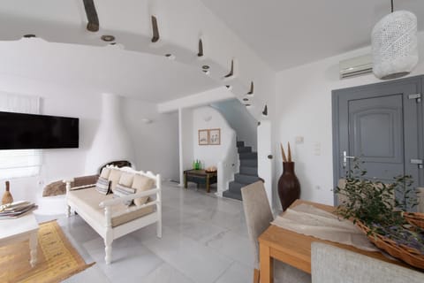 Petaloudes Apartment in Paros, Greece