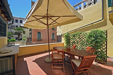 The Canals & The Terrace Apartment in San Marco