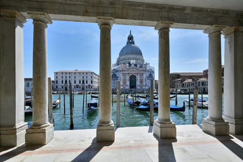 Canaletto's Vistas Apartment in San Marco