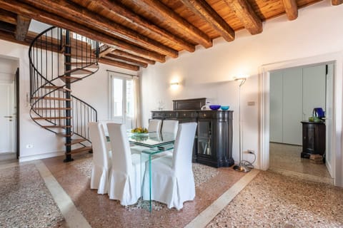 Little Book Apartment in San Marco