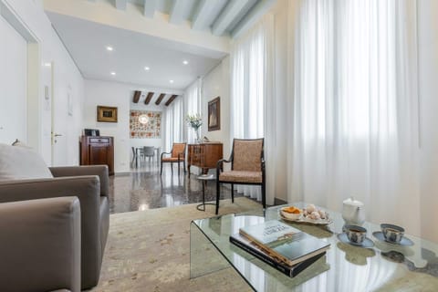 Venetian Whites Apartment in Lido di Venezia