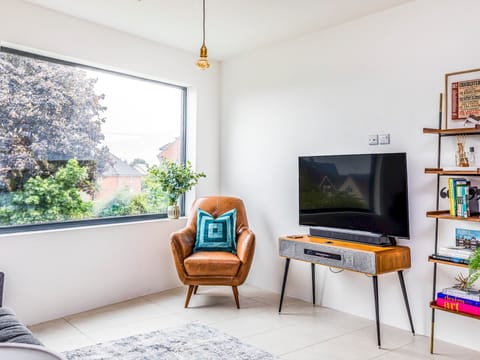 The Green Cube Apartment in Chichester