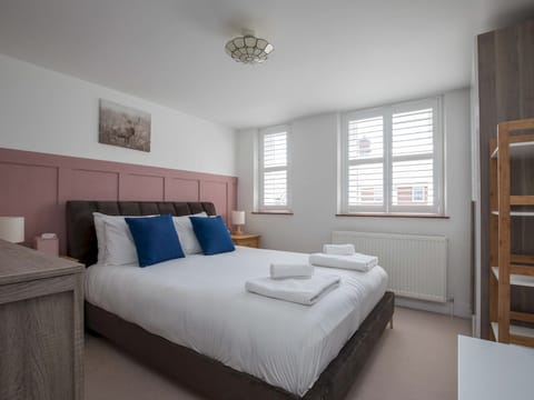 A Touch Of Pastel Pink Appartement in Farnham