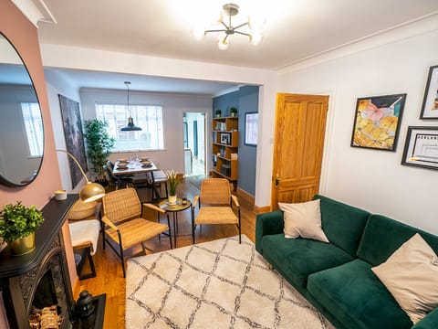 Palm Blush Apartment in Belfast