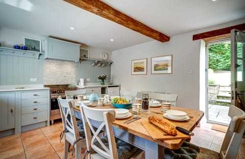 Country Calm Apartment in West Oxfordshire District