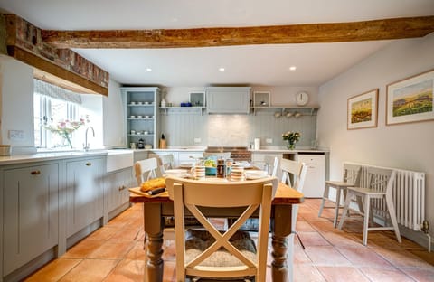 Country Calm Apartment in West Oxfordshire District