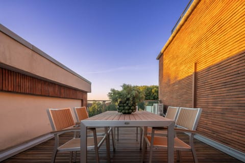 I’ve Got the Power Apartment in Venice