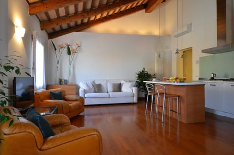 The Woodworker's Workshop Apartment in Venice