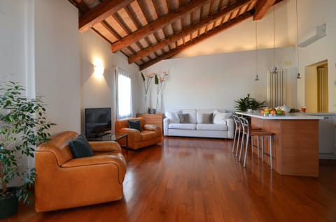 The Woodworker's Workshop Apartment in Venice